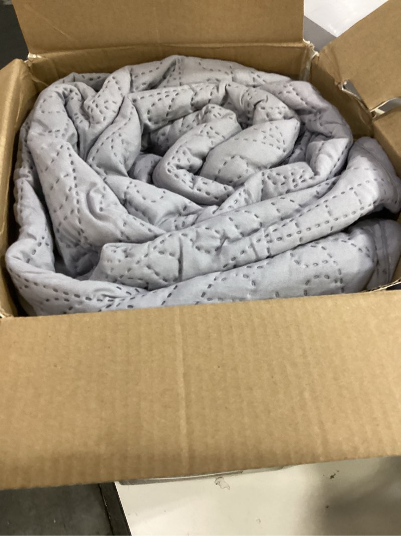 Condition photo showing Good Condition for quilt set king/cal king/california king size light grey - oversized bedspread - soft microfiber lightweight coverlet for all season - 3 piece includes 1 quilt and 2 shams, geometric pattern geometric-light grey king/california king (94"x110")