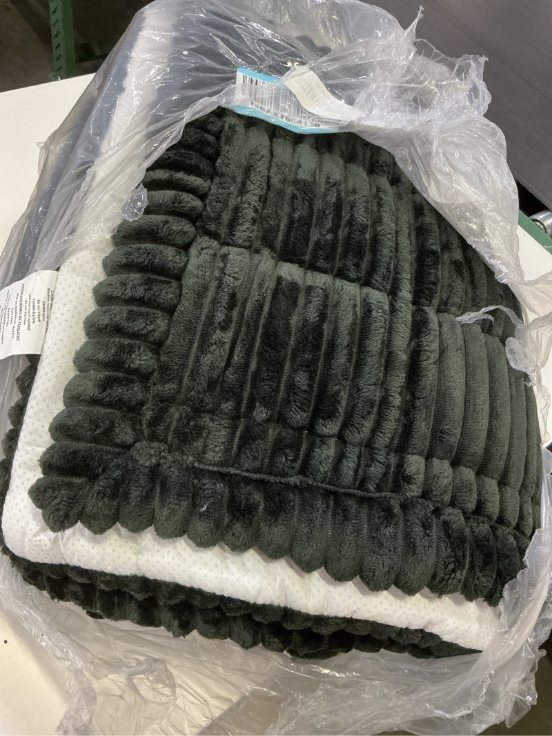 Condition photo showing Good Condition for subrtex couch cover for dogs, non-slip sofa mat washable, thick sofa slipcover cushion protector pet-friendly (black, 27.6\"x70.9\") black 27.6\"x70.9\"