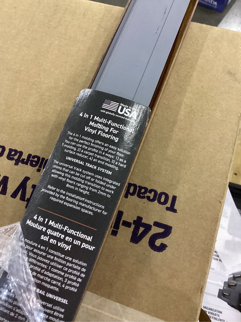 Moulding for vinyl flooring