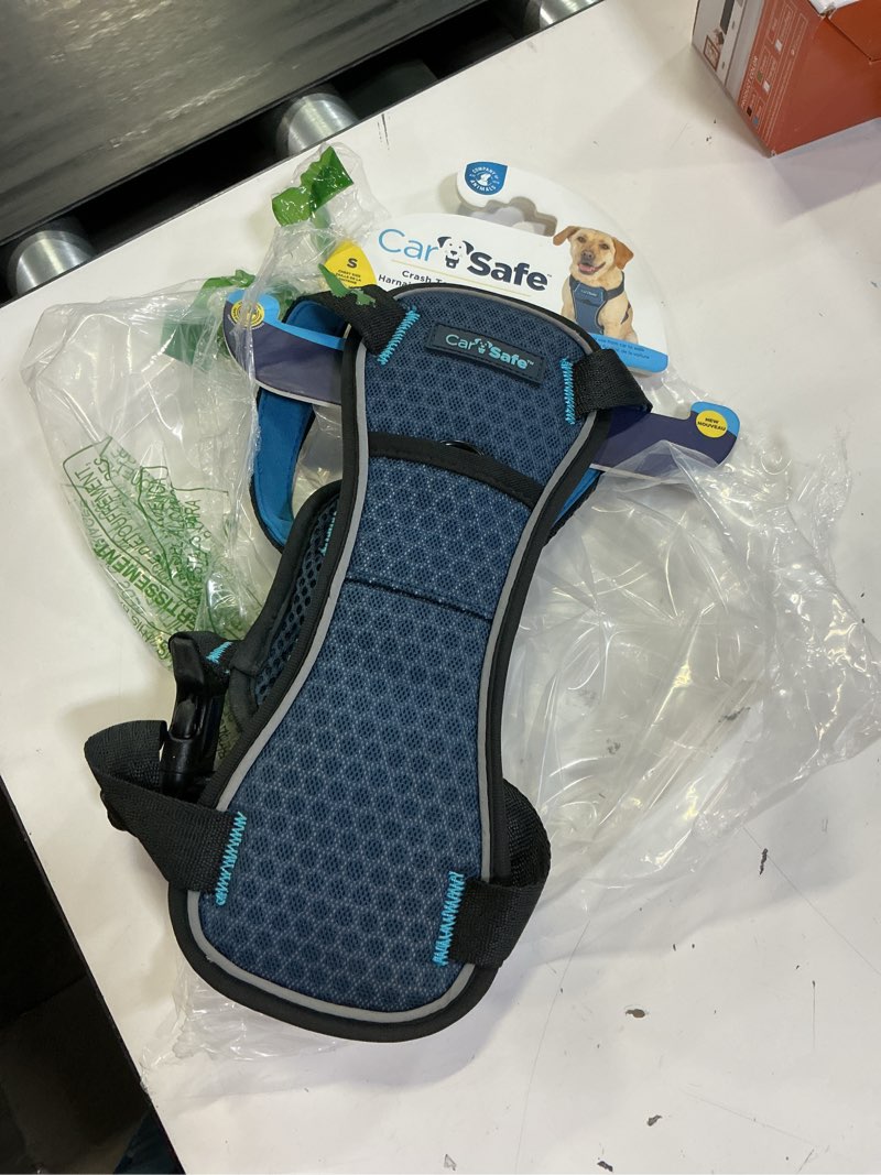 Condition photo showing Good Condition for carsafe crash tested dog safety harness - crash tested to 32kg/70lbs, safely secure dog in the car, comfortable and padded design. for toy, small, medium and large dogs (size small)