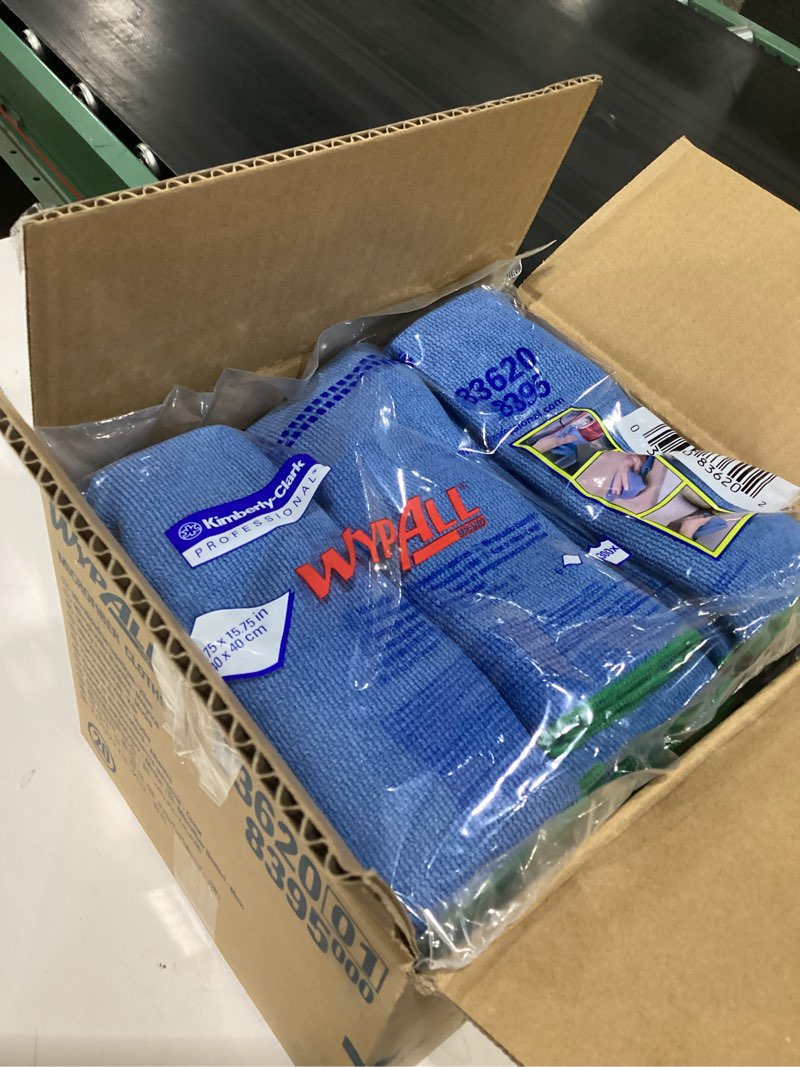 Condition photo showing Good Condition for wypall brand 15.75 x 15.75 in 40 x 40 cm professional vehicle wipes 24 count box
