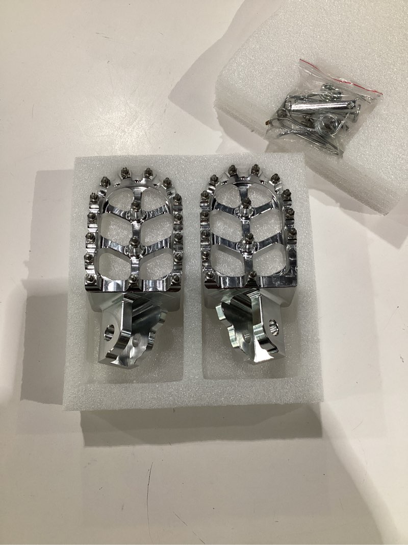 Condition photo showing Good Condition for AnXin Dirt Bike Foot Pegs Motorcycle Footpegs Foot Pedals Rests CNC For CRF 110 CRF110F 2013-2022 CRF125F 2014-2023 Dirt Pit Bike Silver Silver CRF110F/125F