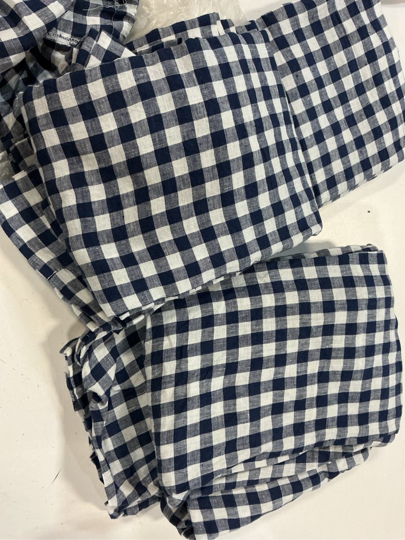 Condition photo showing Good Condition for european linen sheet set, queen, navy gingham