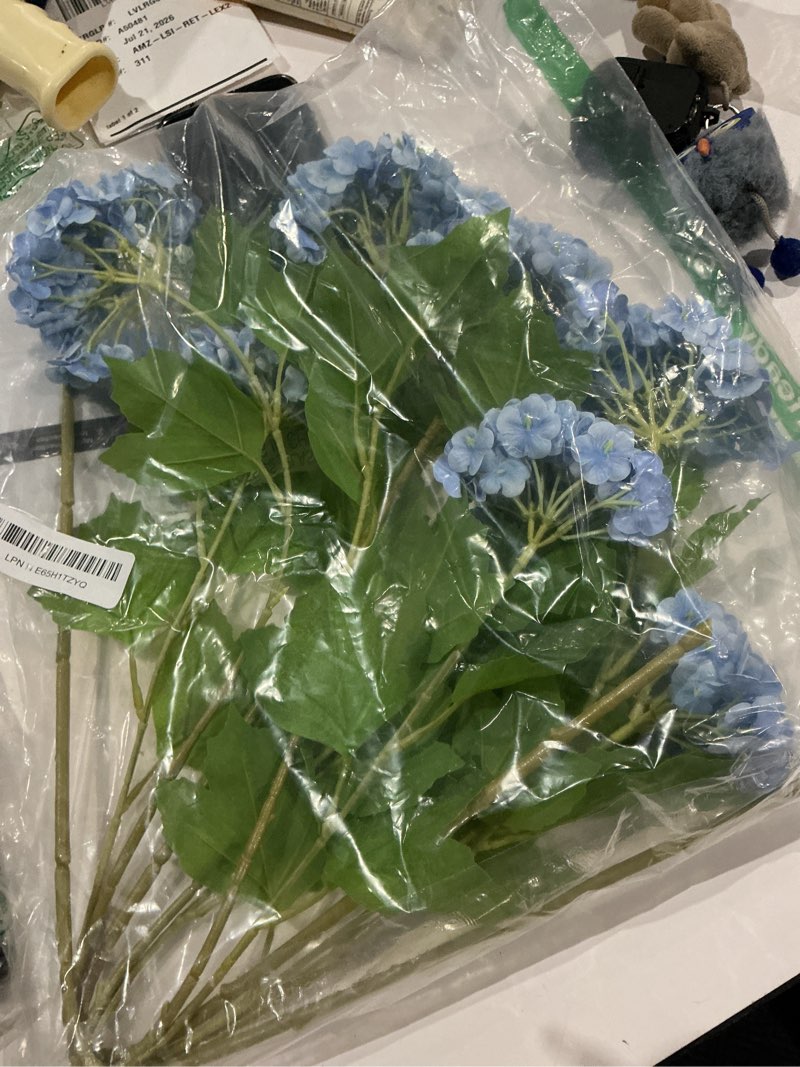 Condition photo showing Good Condition for waipfaru 4pcs hydrangea artificial flowers, real touch flowers, 26.8" faux hydrangea flowers, latex real touch hydrangeas, fake flowers for home decor party bouquet wedding decoration, green light green