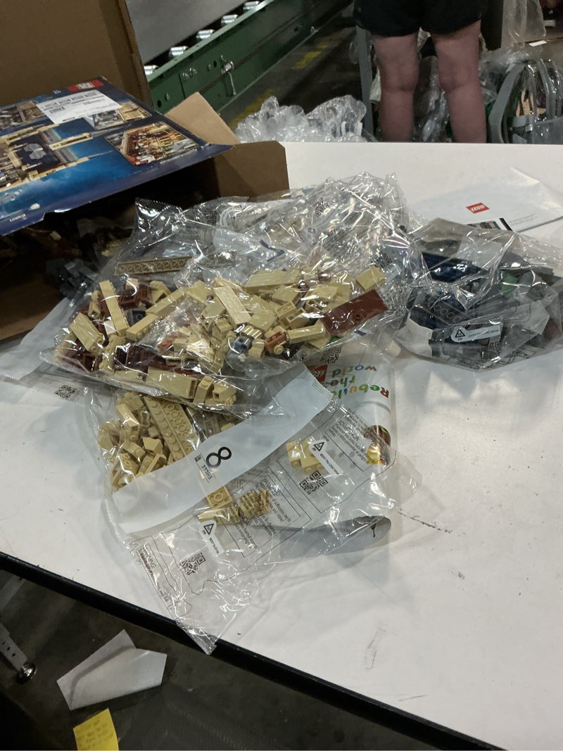 Condition photo showing As Is for lego harry potter hogwarts castle: the great hall, castle toy playset with 11 minifigures, harry potter collectible, magical gift for boys, girls or any fan, harry potter toy for 10 year olds, 76435