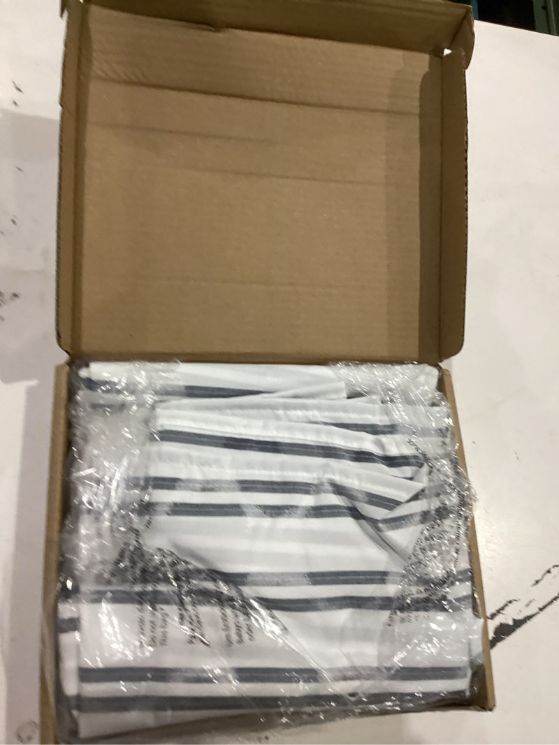 Condition photo showing Good Condition for Amazon Basics Geometric Jacquard Fabric Shower Curtain for Bathroom, Lightweight, Waterproof and Washable, 72" W x 74" L, Grey Striped Grey Striped 72"W x 74"L (Pack of 1)