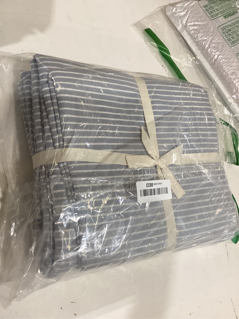 Condition photo showing Good Condition for bedsure light grey duvet cover full size