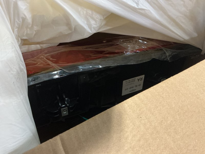 Condition photo showing Good Condition for dasbecan right passenger side tail light assembly rear lamp halogen type compatible with 2019-2023 2024 gmc sierra 1500/2500 hd/3500 hd replace 84968737 halogen type right passenger side