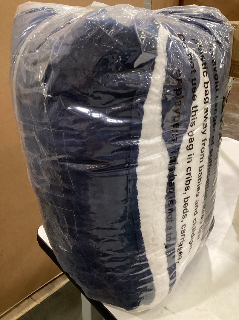 Condition photo showing New/Like New for sherpa fleece throw blanket,king size reversible velvet blankets,thick fuzzy warm soft blankets for bed,sofa,couch,camping and travel,navy blue