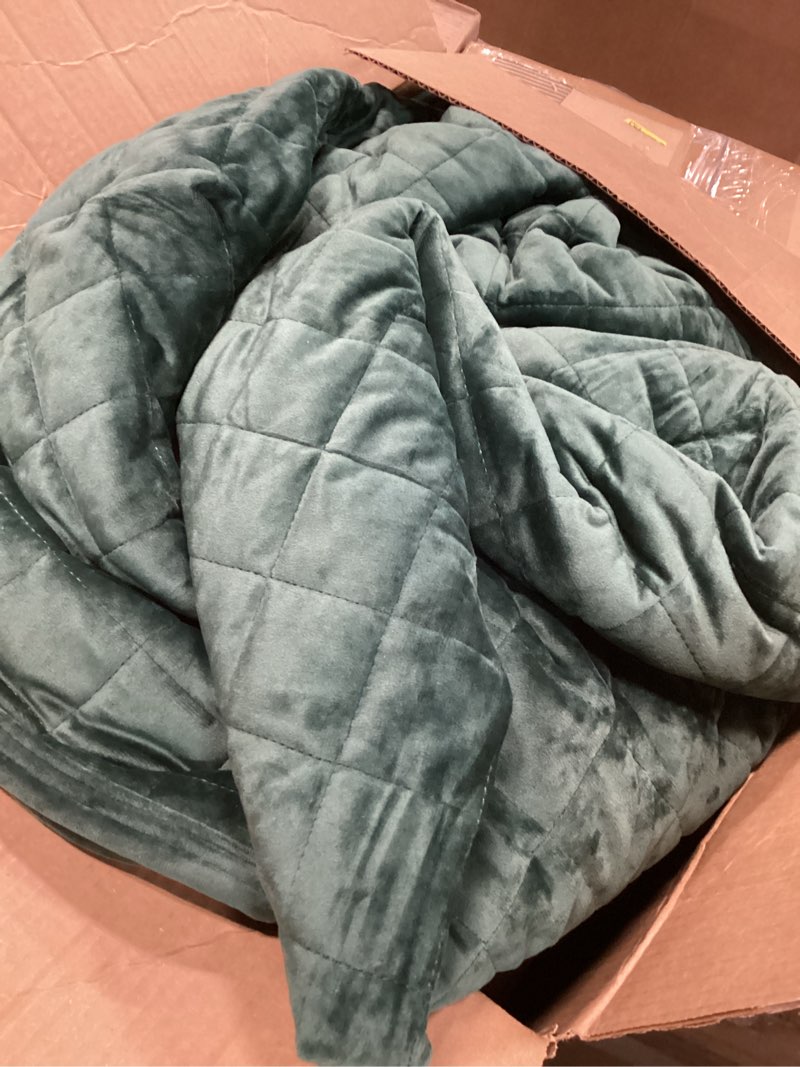Condition photo showing As Is for EVERGRACE Luxury Crushed Velvet Quilt Set King Size, Diamond Quilted Lightweight Velvet Comforter, Ultra Soft Oversized Bedspread Coverlet Bedding Set for All Season, with 2 Pillow Shams, Dark Green KING/CAL.KING (108" x 96") Dark Green