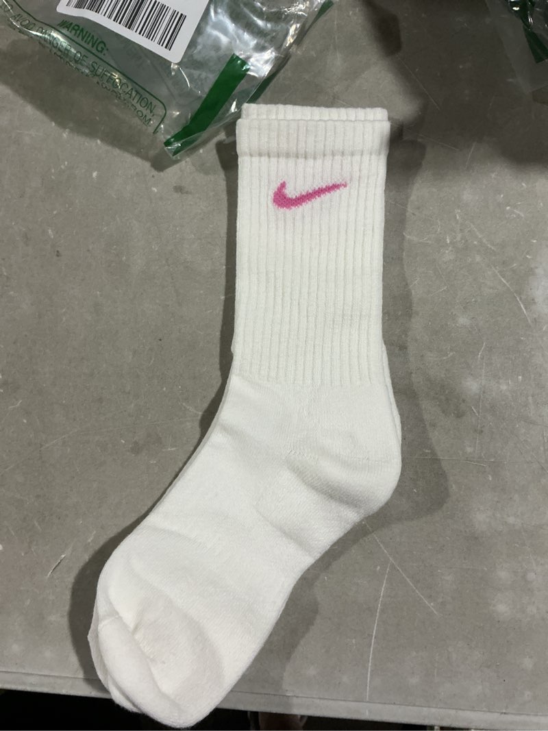 Condition photo showing Good Condition for nike unisex adult everyday cushioned training crew socks (3-pack) | mens and womens crew medium black/white