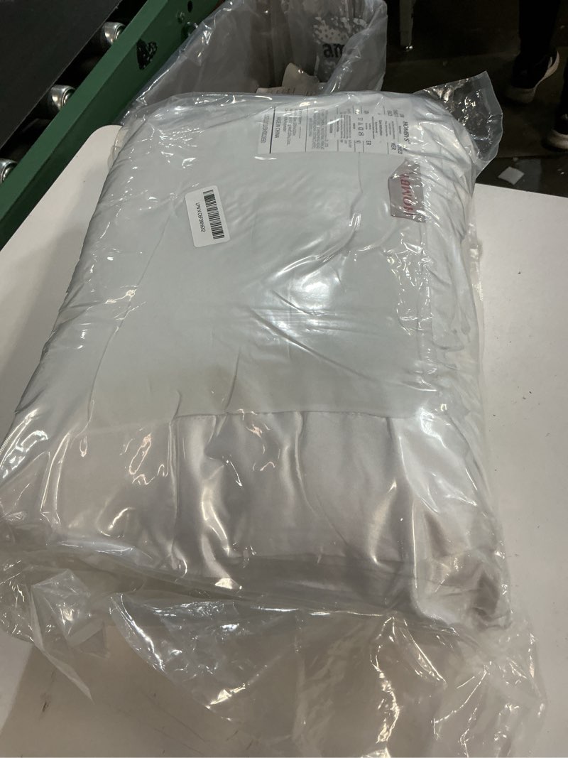 Condition photo showing New/Like New for hombys down alternative blanket oversized king 120x120 for all season, lightweight quilted white bed blanket with satin trim,reversible soft microfiber quilted blanket white 120x120