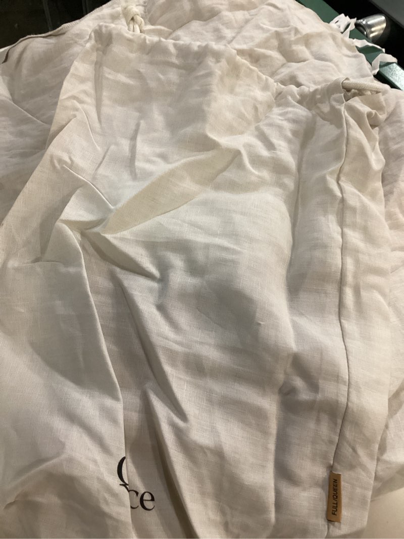 Condition photo showing Good Condition for full/queen duvet cover