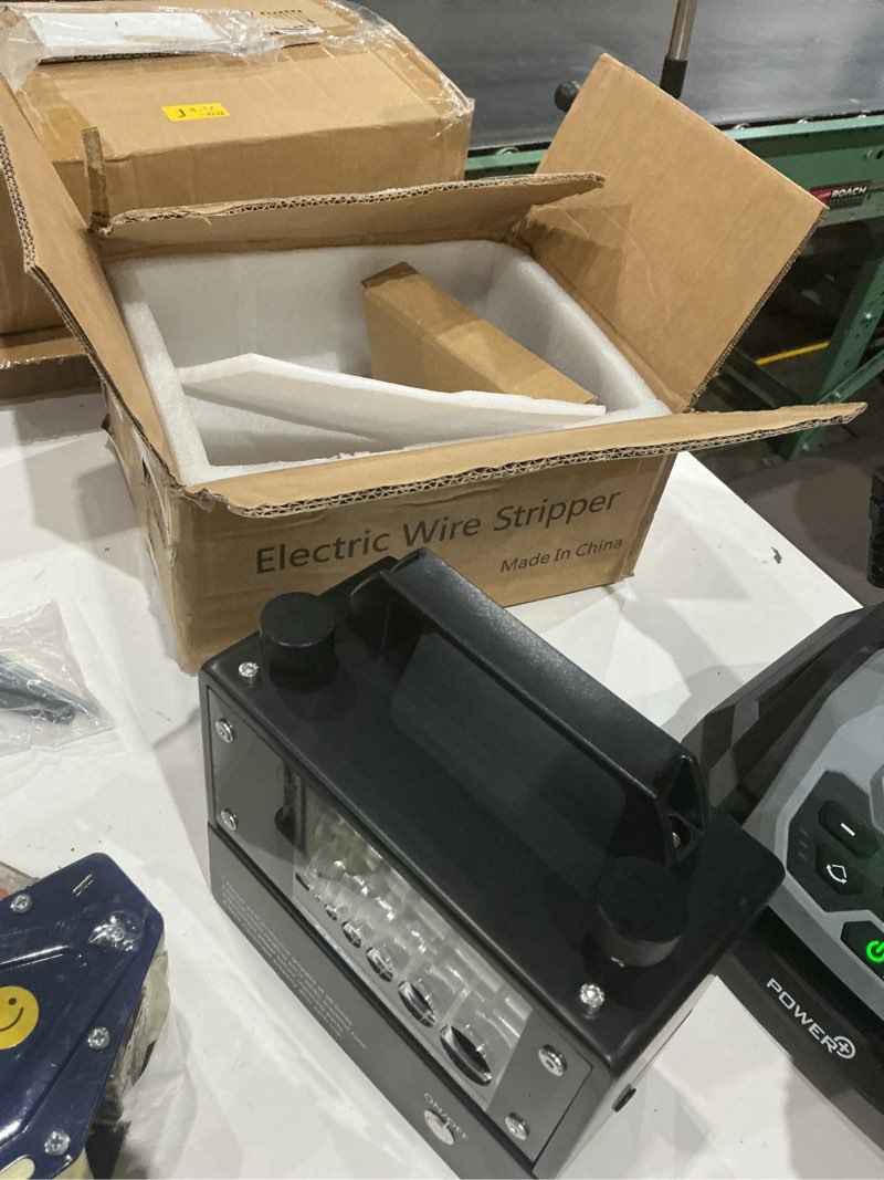 Condition photo showing Good Condition for manual and electric 5-channel cable stripping machine