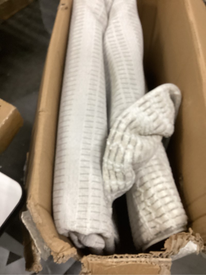 Condition photo showing Good Condition for (Similar)Loloi Kamala Collection KAM-05 Ivory/Grey 2'-7\" x 8'-0\" Runner Rug