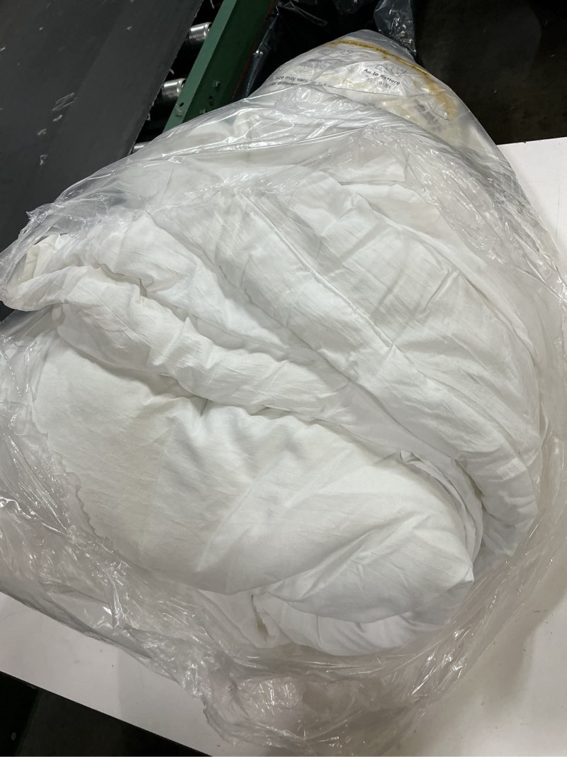 Condition photo showing Good Condition for bedsure queen comforter set, white soft prewashed bedding for all seasons, 3 pieces gentlesoft™ bed set, 1 lightweight comforter (90"x90") and 2 pillowcases (20"x26") queen(90"x90") 02 - white