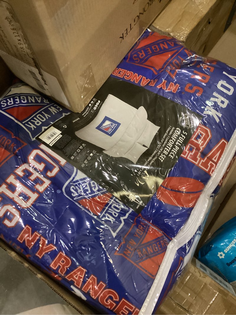 Condition photo showing New/Like New for FOCO New York Rangers NHL Team Color Bed in a Bag Comforter Bedding 5 Piece Set - Full