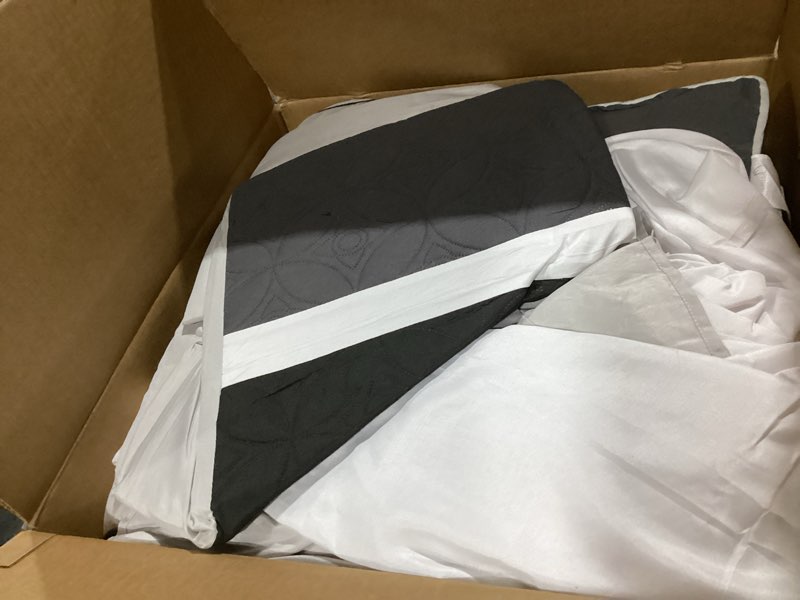 Condition photo showing Good Condition for Chezmoi Collection Upland 7-Piece Quilted Patchwork Comforter Set, Black/Gray/Light Gray, Queen Queen Black/Gray/Light Gray