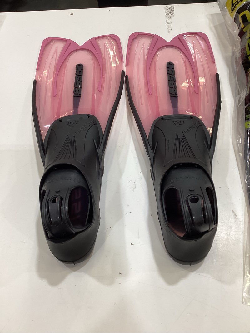 Condition photo showing Good Condition for cressi adult snorkeling fins with self-adjustable comfortable full foot pocket | perfect for traveling | agua: made in italy eu 37/38 | us man 5/6 | us lady 6/7 pink