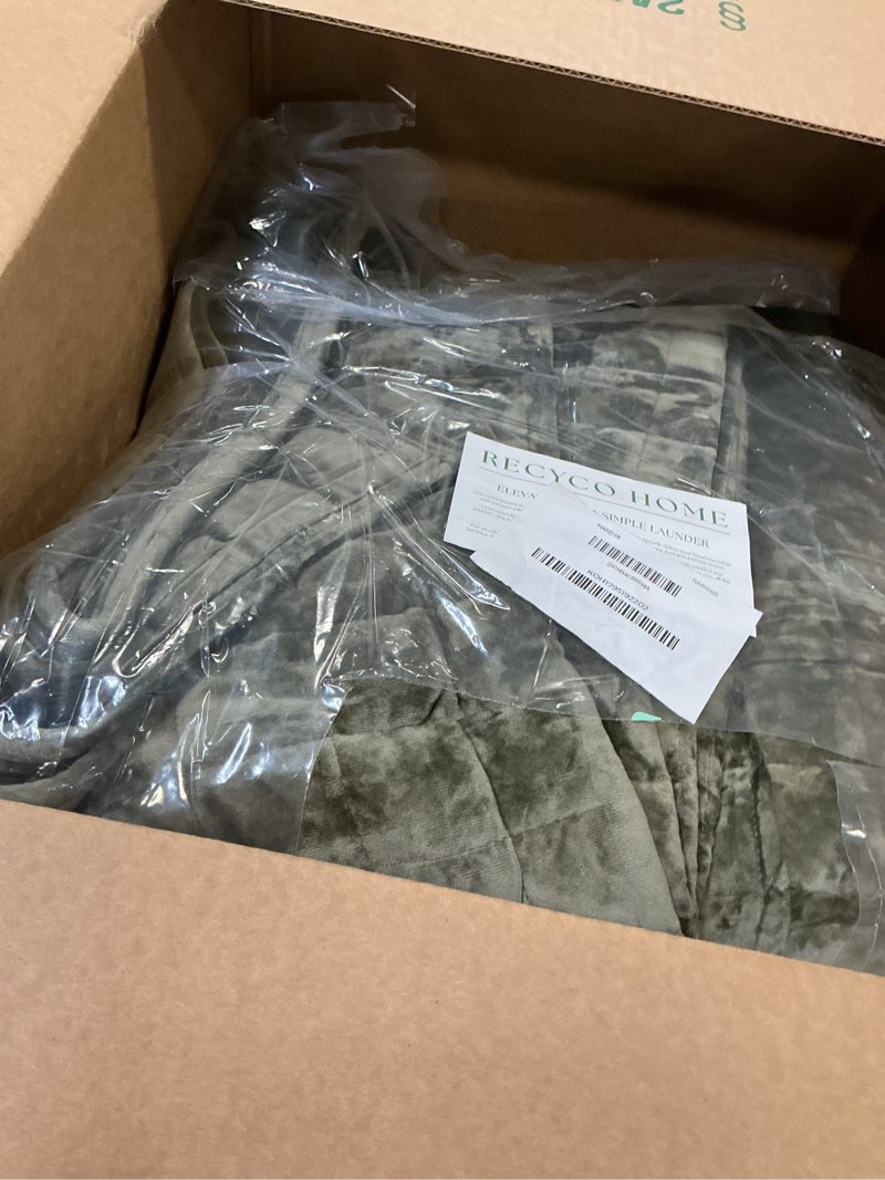 Condition photo showing Good Condition for RECYCO Luxury Velvet Quilt Set Twin/Twin XL Size, Lightweight Velvet Comforter Set, Oversized Bedspread Coverlet Quilted Bedding Set, with 1 Matching Pillow Sham, for All Season, Gray Twin/Twin XL (68" x 92") Gray