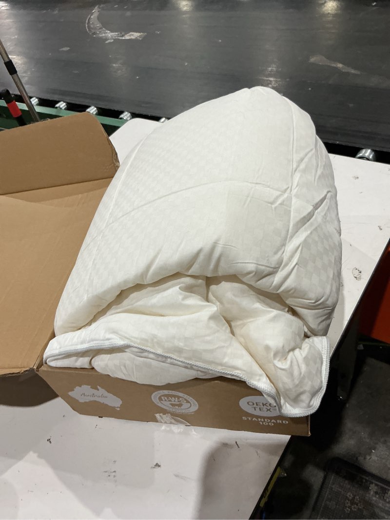 Condition photo showing As Is for cuddle dreams wool comforter duvet insert, 100% australian wool filling with soft noiseless cotton shell, natural warmth (midweight for all season, king) white- 240gsm filling for all season king, 102 in x 88 in