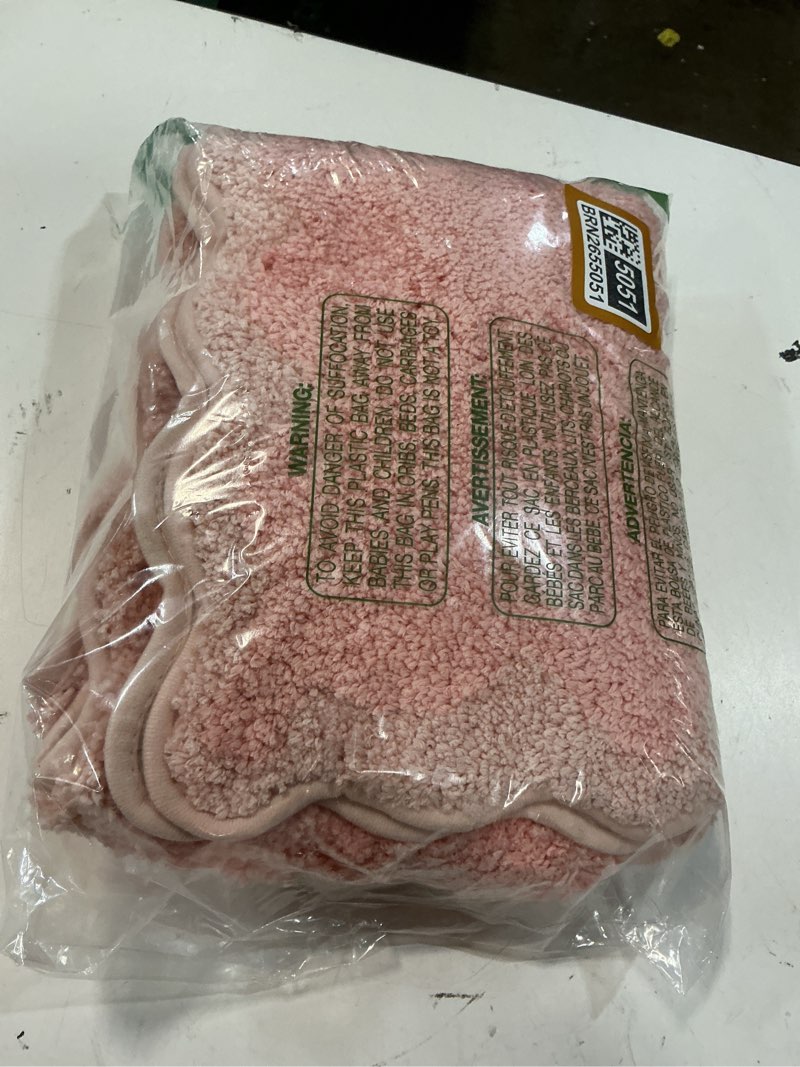 Condition photo showing Good Condition for ortigia cute coral pink scalloped bath mat, fun plush microfiber scallop bathroom rugs non slip washable quick dry absorbent, bath rug carpet for shower stall vanities kitchen floor entrance, 17x47 1'5" x 3'11" (rectangular) coral pink