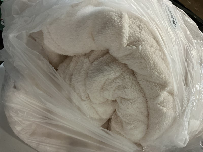 Condition photo showing Good Condition for BEDELITE Fluffy Twin Comforter Set - Super Soft Sherpa Beige Comforter for Twin Size Bed, Luxury Warm Bedding Set for Winter, Fuzzy Bed Set 2 Piece (1 Comforter, 1 Pillowcase) Beige Twin