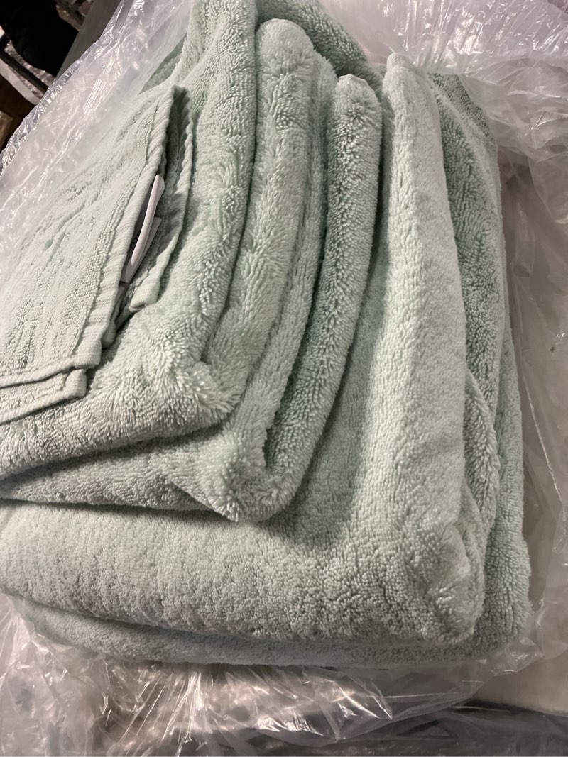Condition photo showing Good Condition for turkish ultra plush bath towel bundle, one size, mist