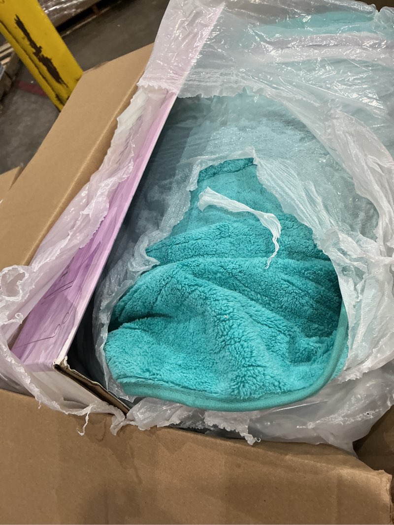 Condition photo showing As Is for 18 piece bath towels set,ultra soft family bathroom towel set with hanging loops-6 bath towels,6 hand towels,6 washcloths,highly absorbent quick dry shower towel for bathroom,hotel,spa-teal towel set teal towel set - pack of 18