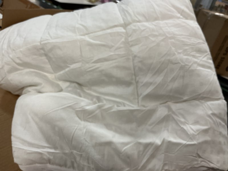 Condition photo showing As Is for Utopia Bedding Quilted Fitted Mattress Pad, Queen Size, Elastic Fitted Mattress Topper Protector and Cover with Deep Pocket Stretches up to 16 Inches, Machine Washable (White) White Queen (Pack of 1)