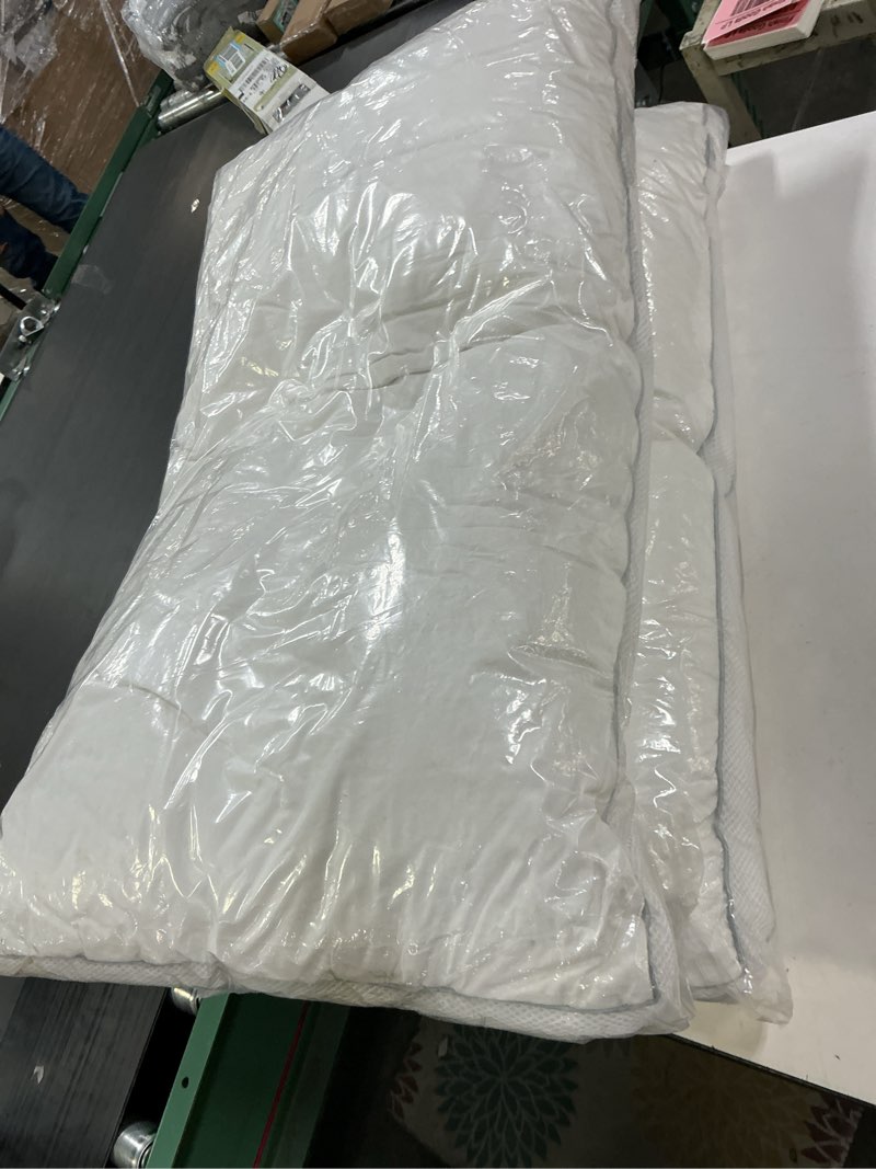 Condition photo showing Good Condition for Goose Down Bed Pillows King Size Set of 2 (White), Hotel Collection Pillows for Sleeping, Gusseted Pillow for Side, Back, or Stomach Sleepers, 20" x 36" With Gusseted King