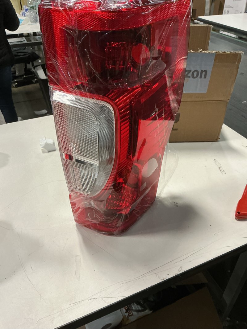 Condition photo showing New/Like New for Similar Right Passenger Side Rear Tail Light Assembly Compatible With 2017-2019 Ford F-250 F-350 Super Duty Tail Light Rear Brake Lamps Replacement Taillights (w/o Blind Spot) (w/o LED) Halogen Type without Blind Spot Right Passenger Side