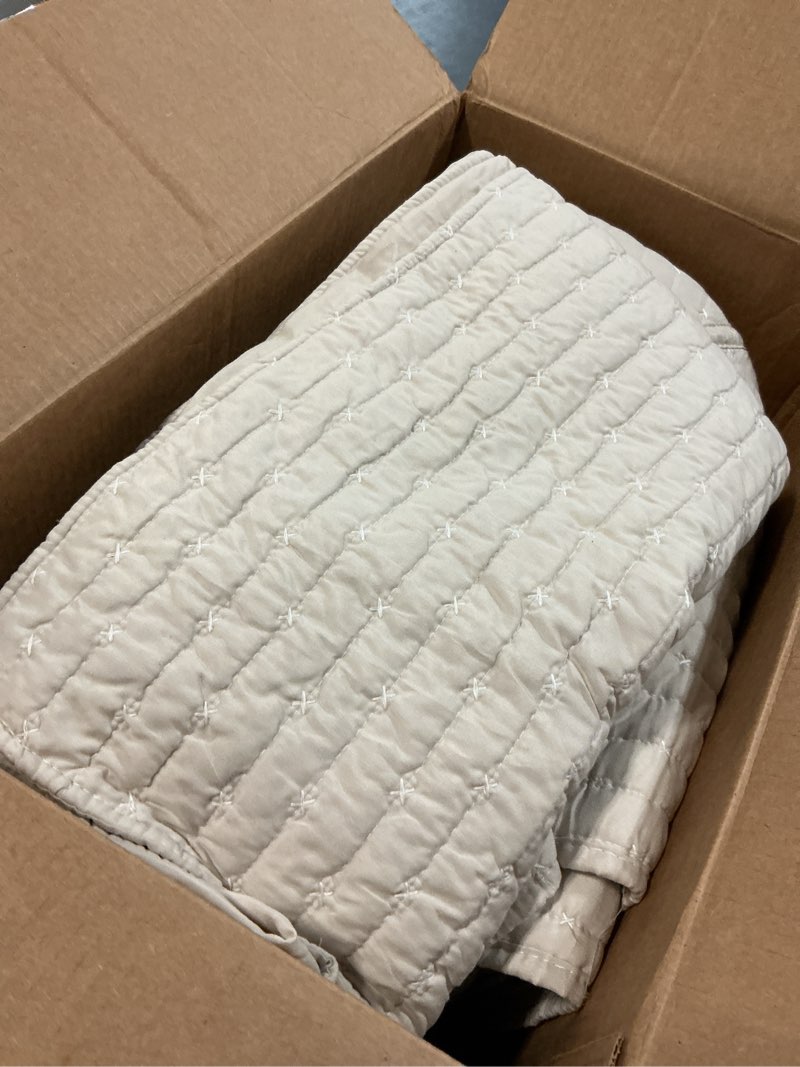 Condition photo showing As Is for lady ann oversized king size bedspread 128x120, 3pcs extra large lightweight summer quilt coverlet king size,wheat cal king quilt bedding blanket thin comforter bed cover ultra soft and cozy oversized cali king(128x120) wheat quads