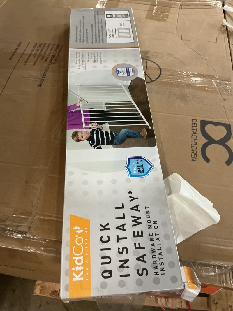 Condition photo showing New/Like New for kidco quick install safeway top of stairs quick release baby gate for blocking stairs or hallways and dividing rooms, 42.5 x 28.75 inches, steel, white