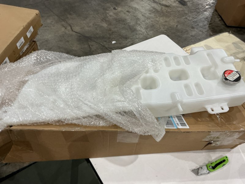 Condition photo showing Good Condition for f81z-8a080-aa radiator overflow coolant reservoir tank compatible with ford truck f650 f750 2000-2003 for ford f12000 f14000 f16000 1998-2005,replace part number f81z8a080aa f81a-8a080-ad