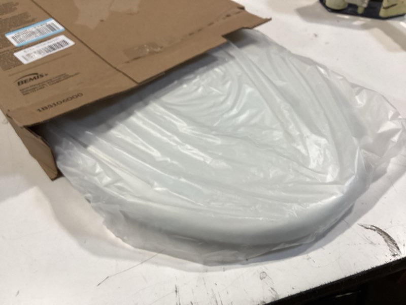 Condition photo showing Good Condition for bemis 7300slec slow close toilet seat, easy clean hinges and durable plastic seat, made in usa, elongated, white