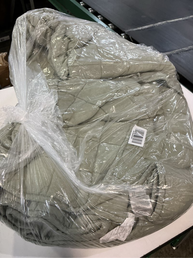 Condition photo showing Good Condition for european linen box quilt set, king/cal king, willowleaf