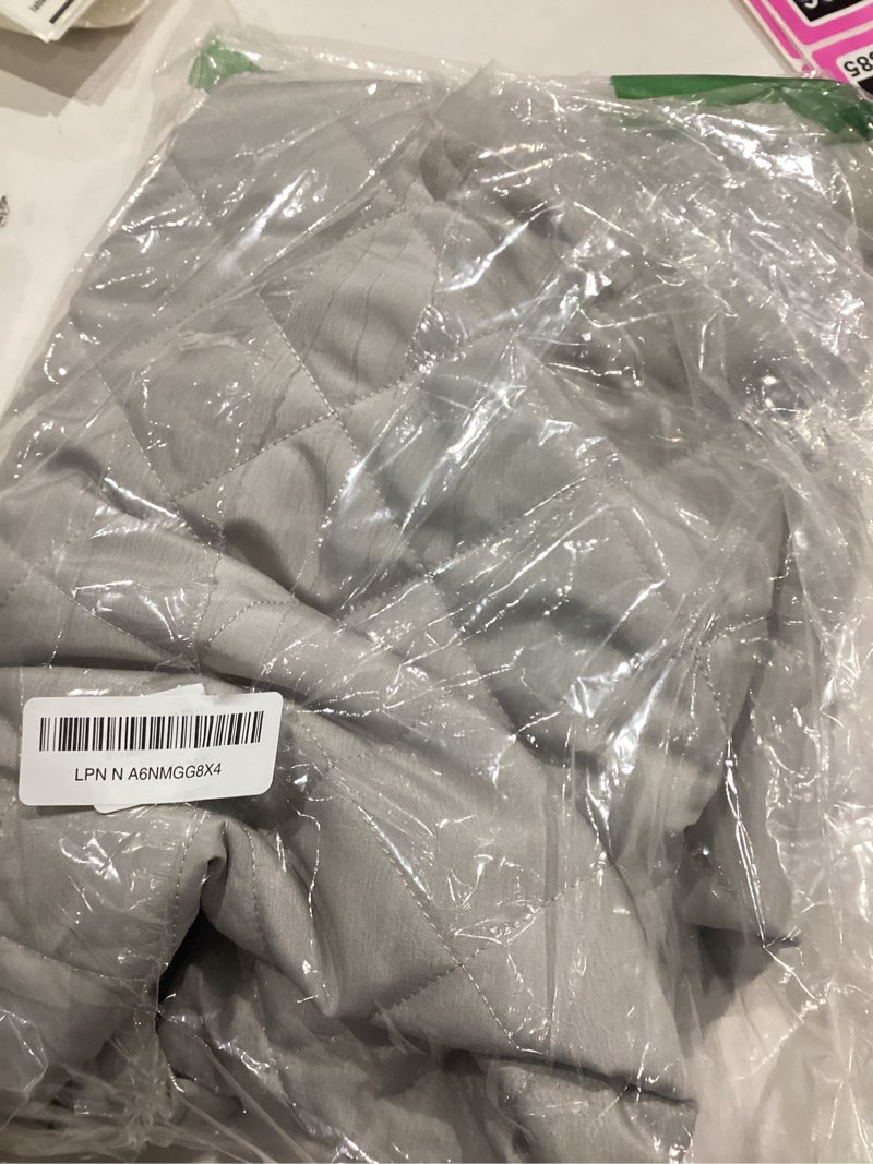 Condition photo showing Good Condition for HOXHA Indoor Air Conditioner Cover for Window Units,Double Insulation Anti-Rust Adjustable Inside Window AC Cover with Free Elastic Straps 25x17x3.5 inches