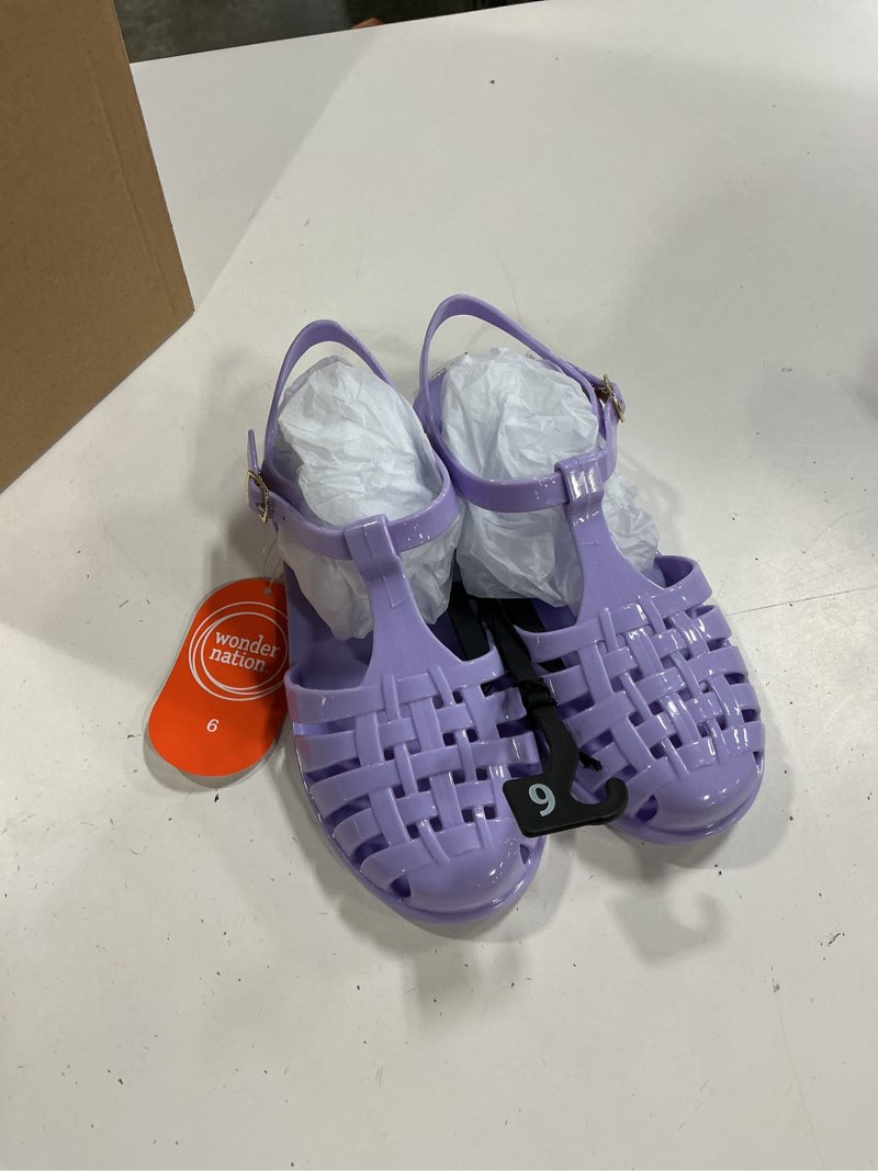 Condition photo showing New/Like New for melissa rombaut fisherman jelly sandals 6