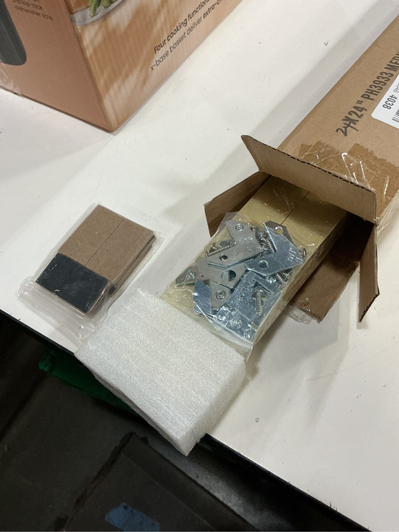 Condition photo showing Good Condition for folklor deep frame for 24x24 canvas, diy metal floating frame for canvas art / wall decor (gold) 24x24" gold