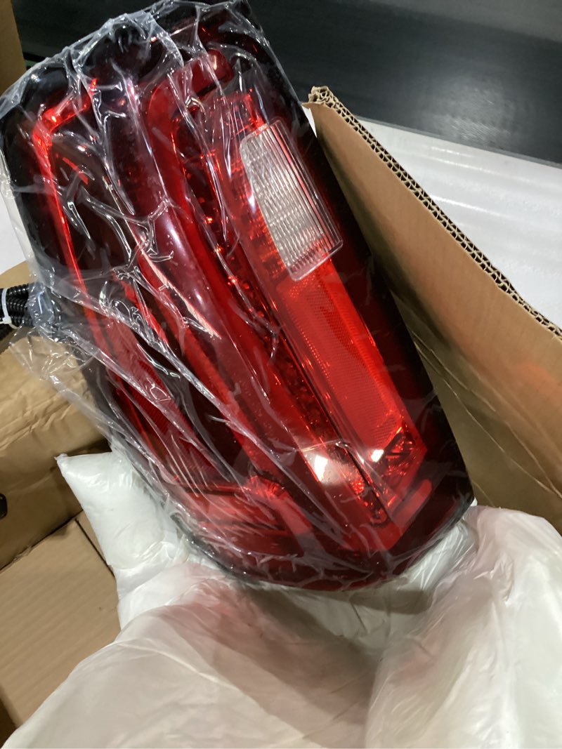 Condition photo showing New/Like New for LED Type Tail Light Rear Lamp Assembly Right Passenger Side Compatible For 2019-2023 GMC Sierra 1500/2500 HD/3500 HD(w/Factory LED Tail Light Models Only) 84565922 GM2801310 Right (Passenger Side)