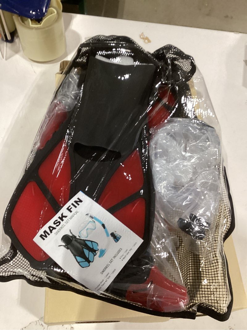 Condition photo showing Good Condition for Seavenger Aviatar Diving Dry Top Snorkel Set with Adjustable Open-Heel Fins, Single-Lens Mask, and Mesh Gear Bag Small-Medium Clear Blue