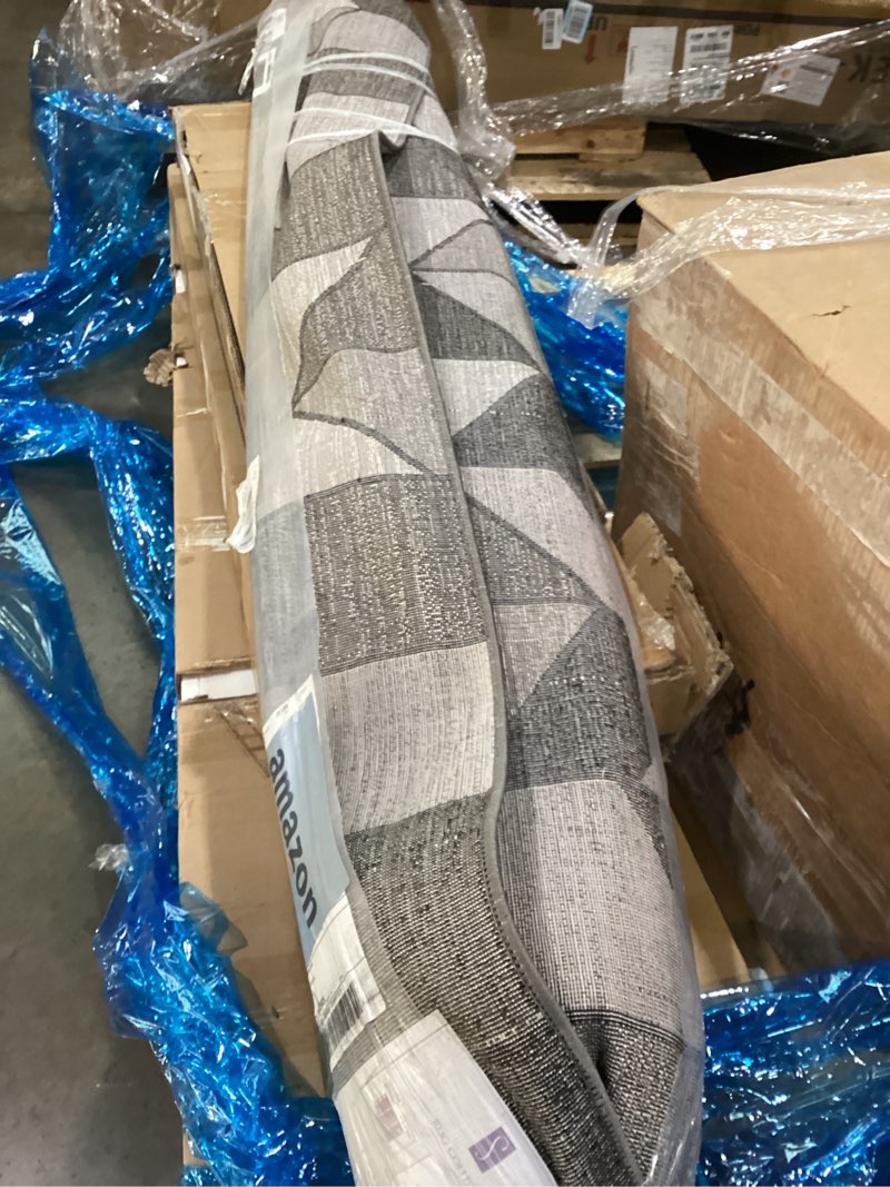 Condition photo showing Good Condition for Large rug