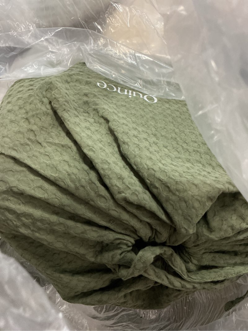 Condition photo showing New/Like New for organic luxe honeycomb duvet cover, full/queen, olive