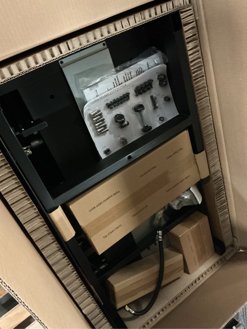 Condition photo showing New/Like New for blackstone 4-burner 36" griddle cooking station with hard cover
