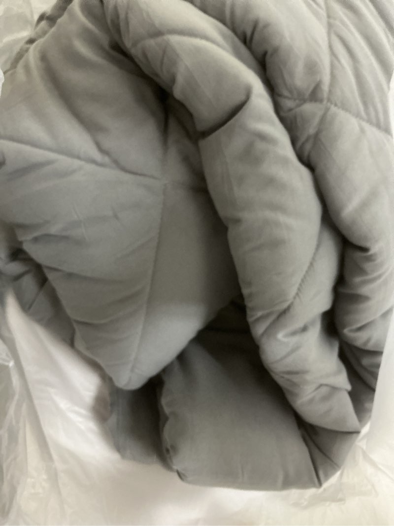 Condition photo showing Good Condition for Love's cabin Full Comforter Set Grey, 7 Pieces Full Bed in a Bag, All Season Bedding Sets with 1 Comforter, 1 Flat Sheet, 1 Fitted Sheet, 2 Pillowcase and 2 Pillow Sham