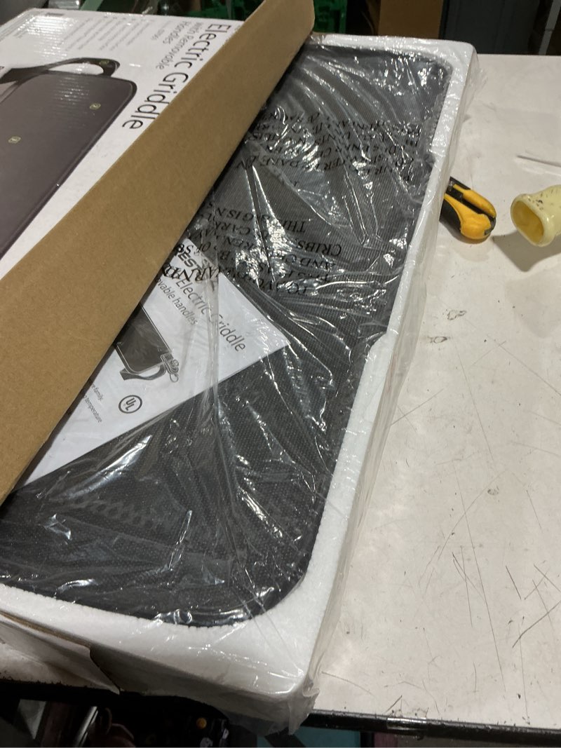 Condition photo showing Good Condition for presto 22-inch electric griddle with removable handles