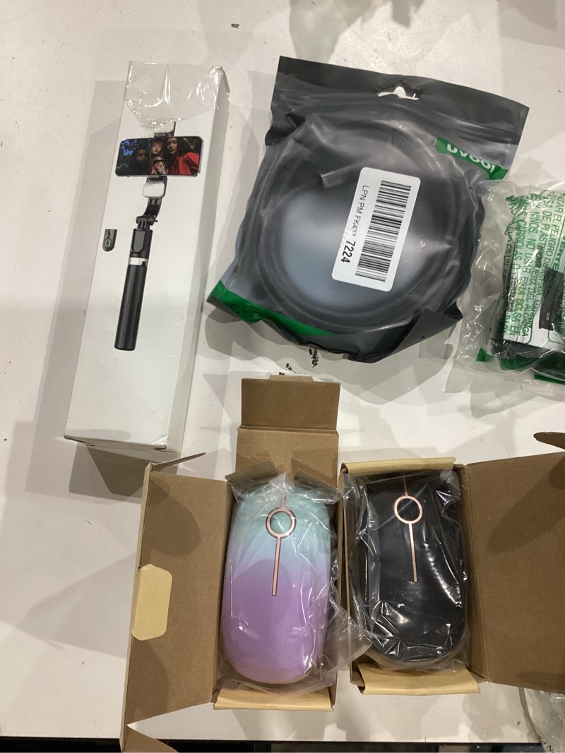 Condition photo showing Good Condition for assorted lot of electronics (headphones, small gadgets, headsets, etc.) 