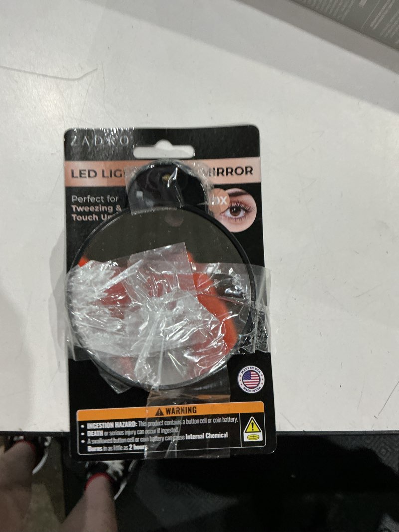 Condition photo showing New/Like New for zadro s 10x led lighted spot mirror with suction cups