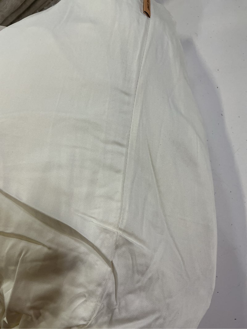 Condition photo showing Good Condition for bamboo sheet set, cal king, ivory